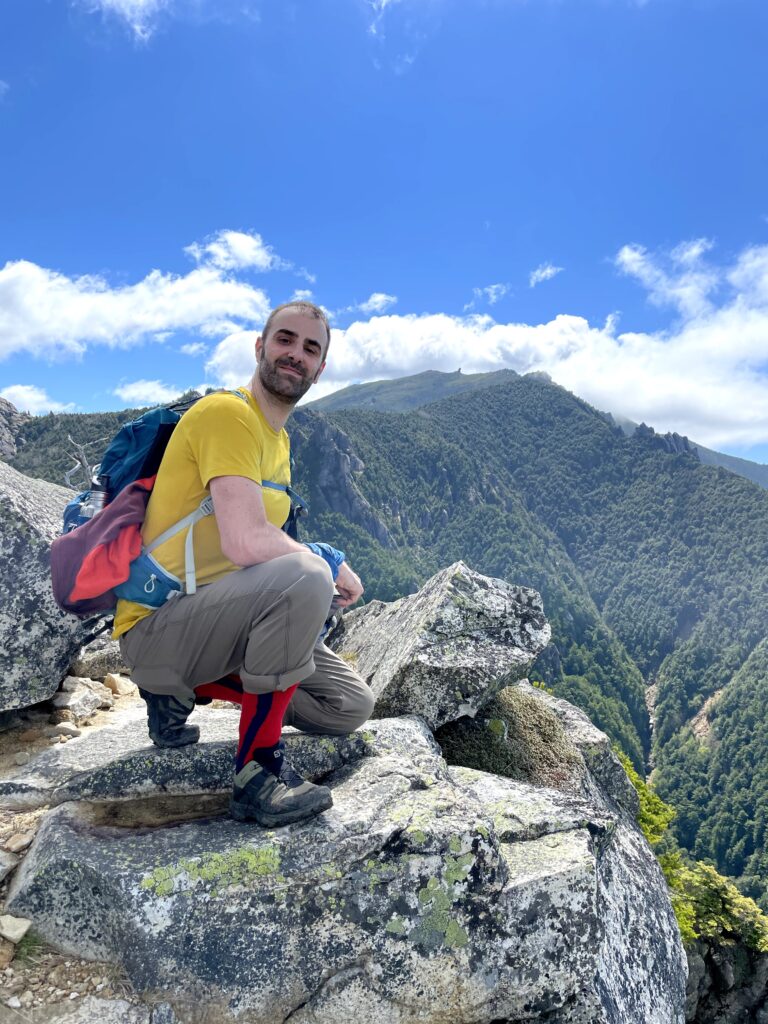 Foto al cim de Takawiima amb Kinpu al fons