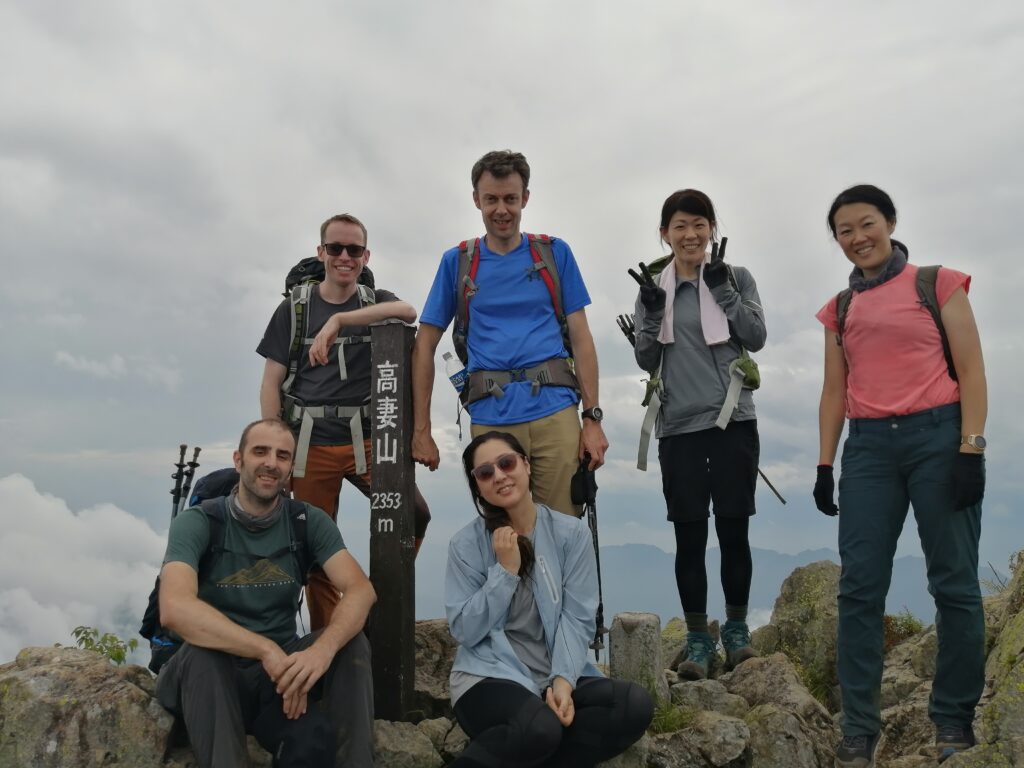 Foto de grup al cim de Takatsuma