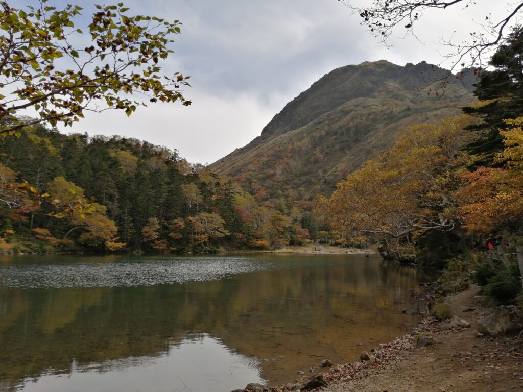 Nikko-Shirane des de l'estany de Midagaike