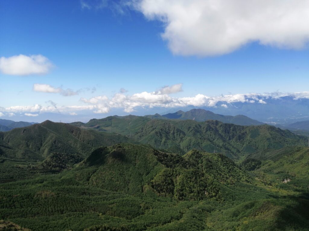Vistes des de Takawiima de les muntanyes dels voltants