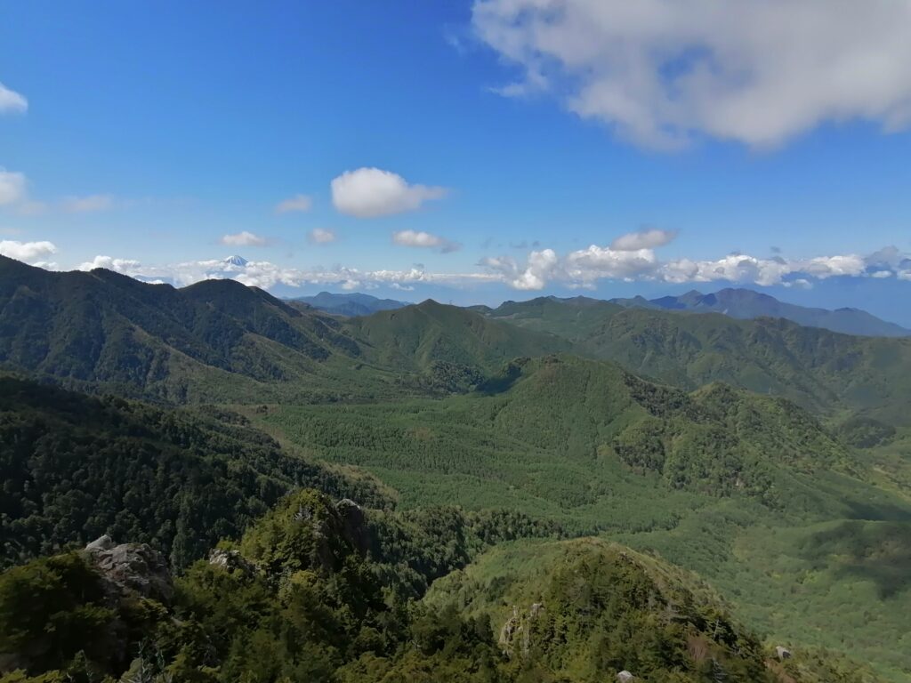 Vistes des de Takawiima de les muntanyes dels voltants