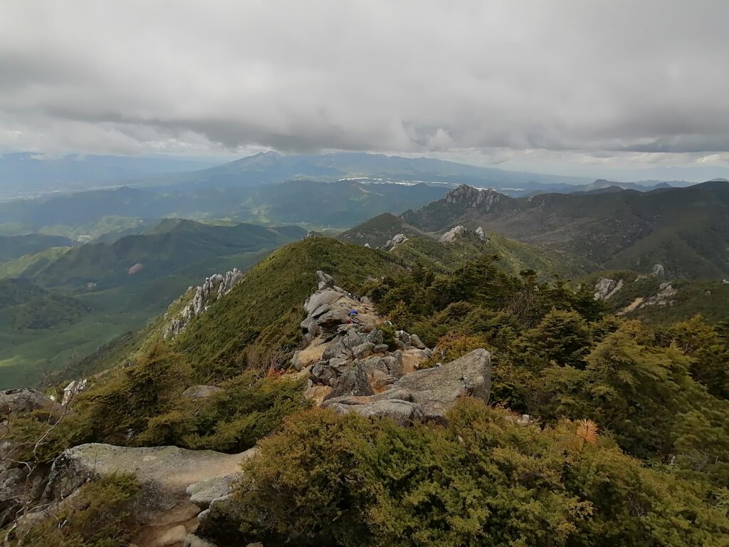 Vistes del les muntanes al voltant de Kinpu