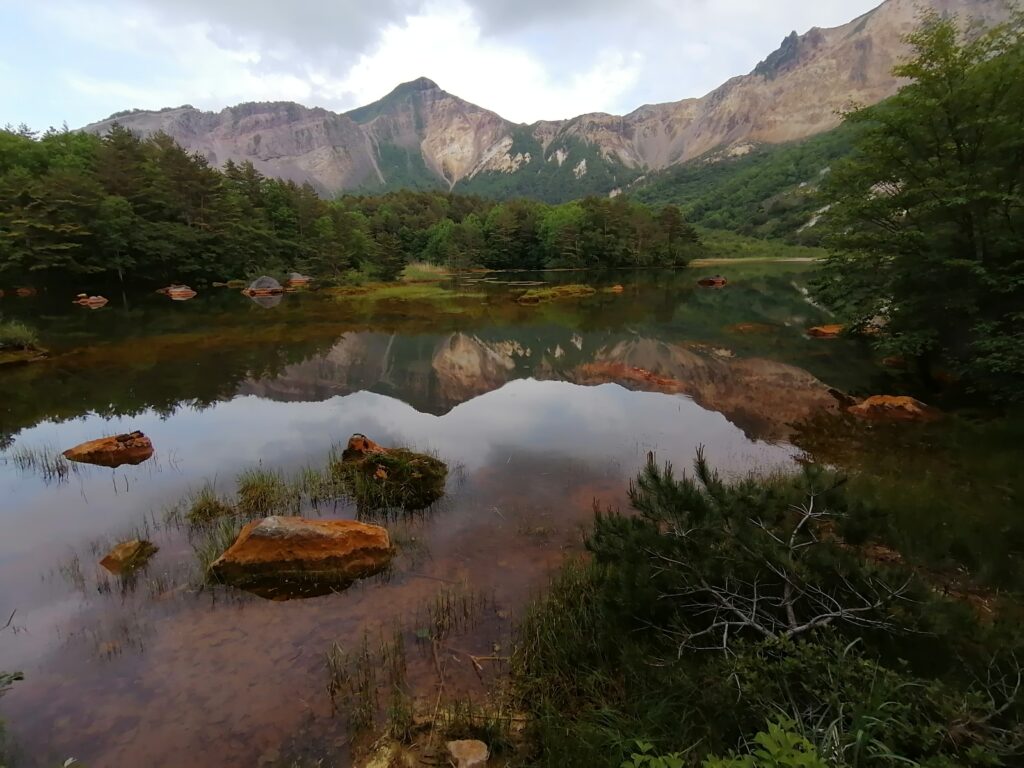Reflex de la muntanya a l'estany Akanuma, a Bandai