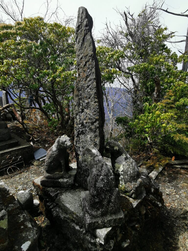 Menhir al santuari de Mitsumine