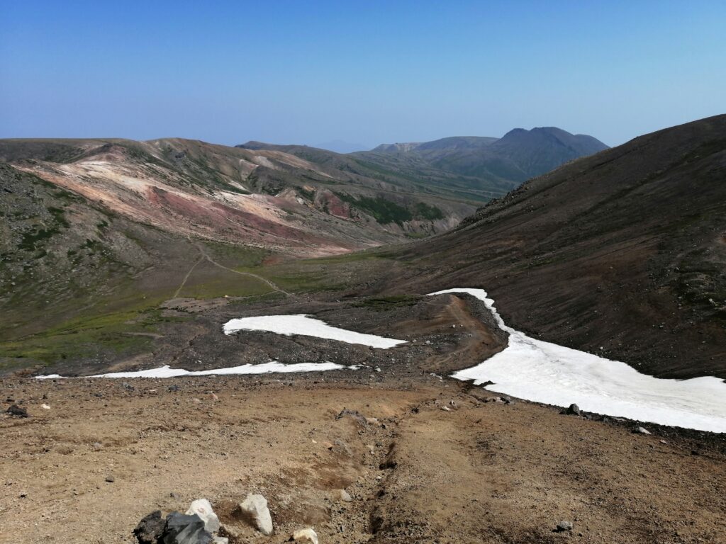 Vistes de l'altre banda de Asahidake, des del cim