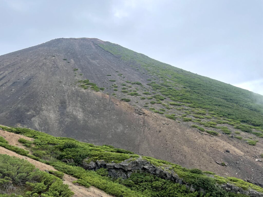 Vista de Akan-Fuji des del camí a Meakan