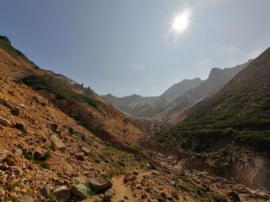 Escenari volcànic al principi del camí a Tokachidake