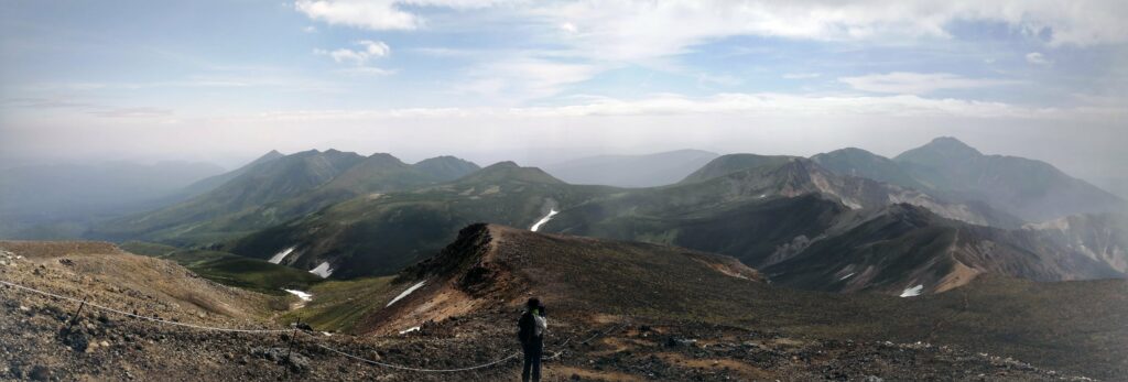 Panoràmica de les muntanyes al voltant de Tokachidake