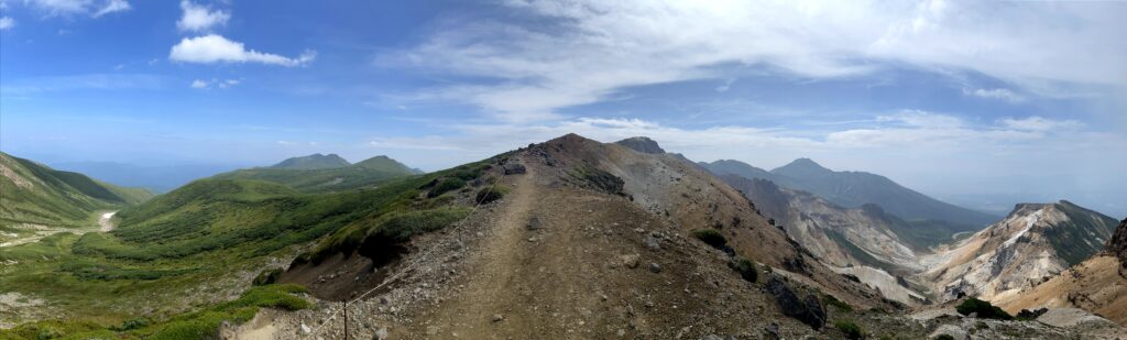 Els dos mons a banda i banda de Tokachidake