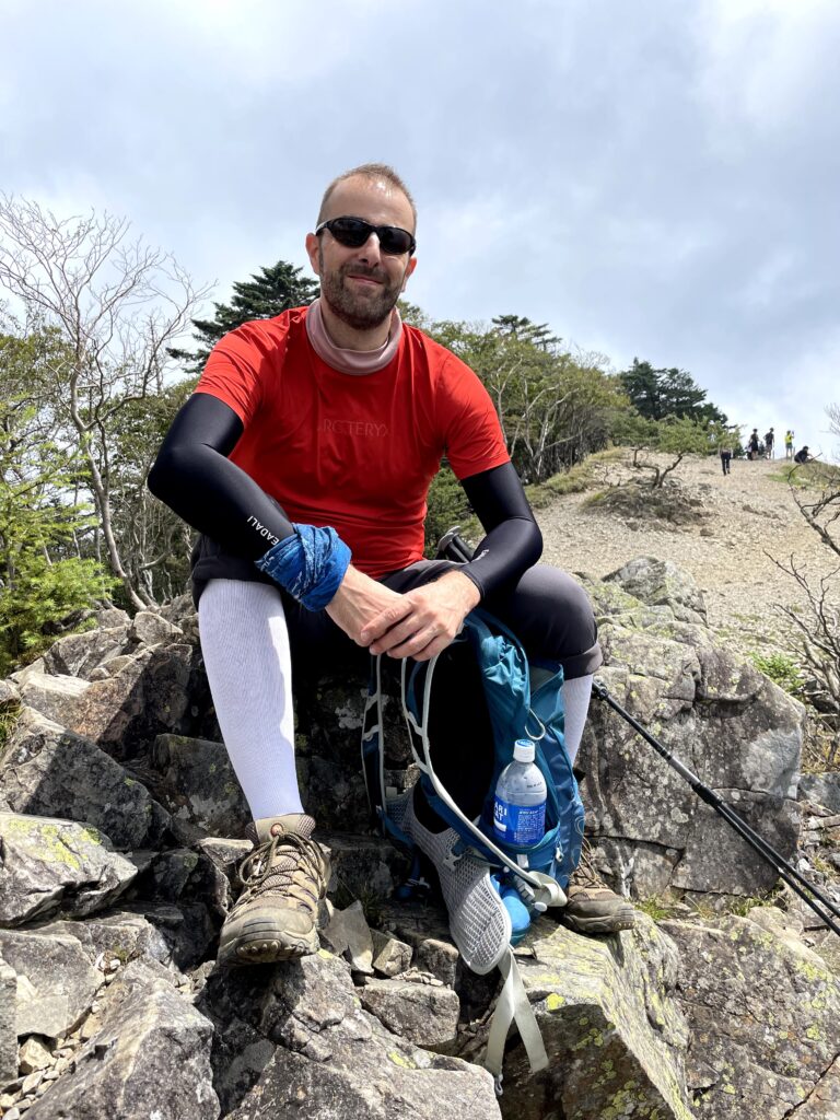Fent un descans desprès de fer el cim de Daibosatsu