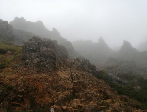 Vista d'Akadake des de la base
