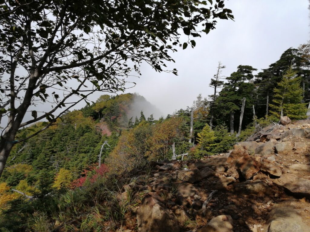 Vistes al camí de descens del mont Nantai