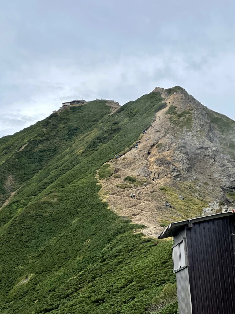 Camí de accés al cim d'Akadake, des de el refugi Akadake Tenboso