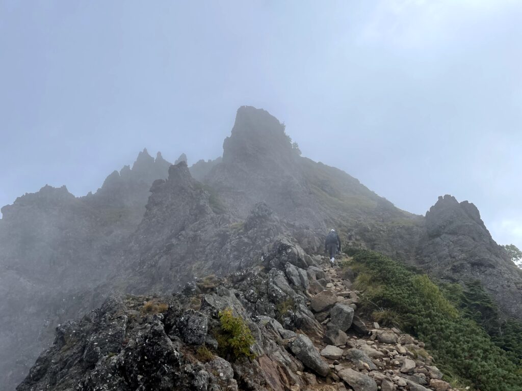 Pujant un dels cims de la cresta de Yatsugatake