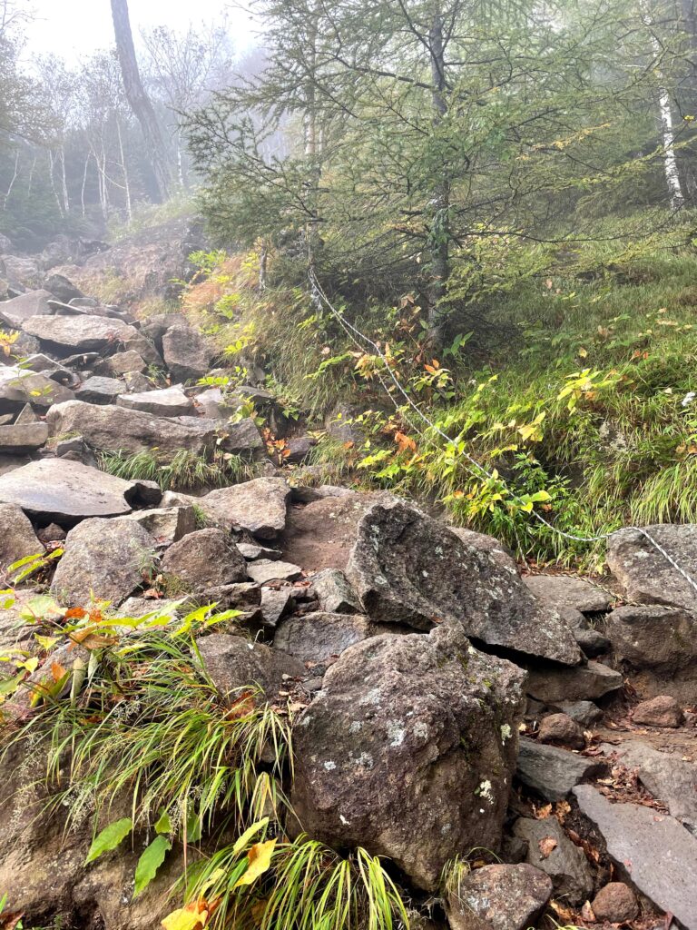 Zona rocosa a l'ascens del mont Nantai