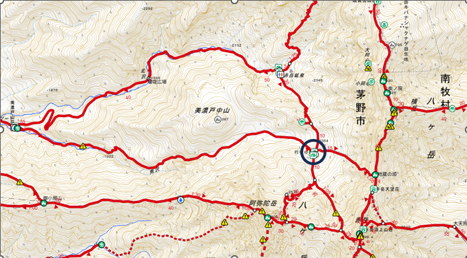 Mapa de Yatsugatake indicant el refugi de Gyojagoya, cruïlla de 4 camins
