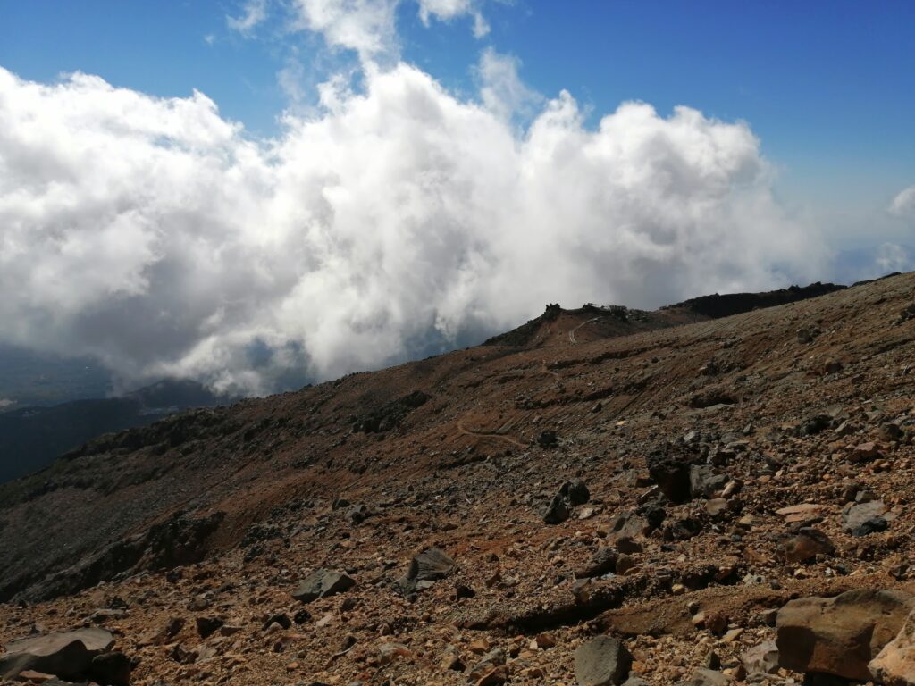 Terreny volcànic a prop del cim d'Ontake