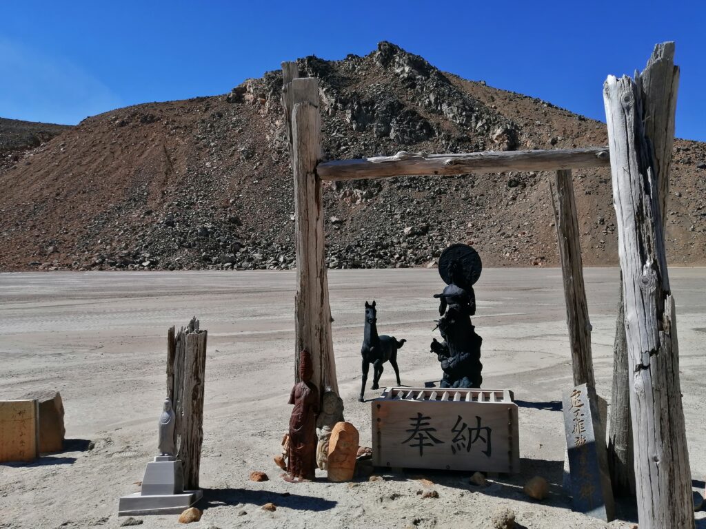 Santuari al segon estany