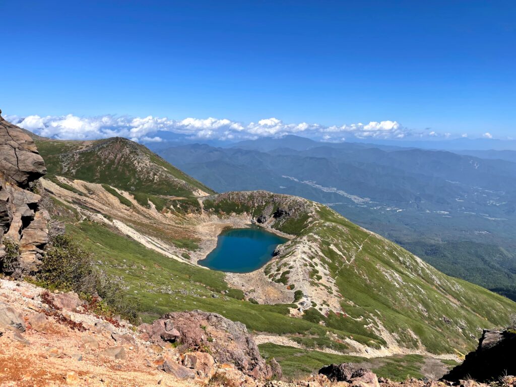 El tercer estany a Ontake amb vistes al fons