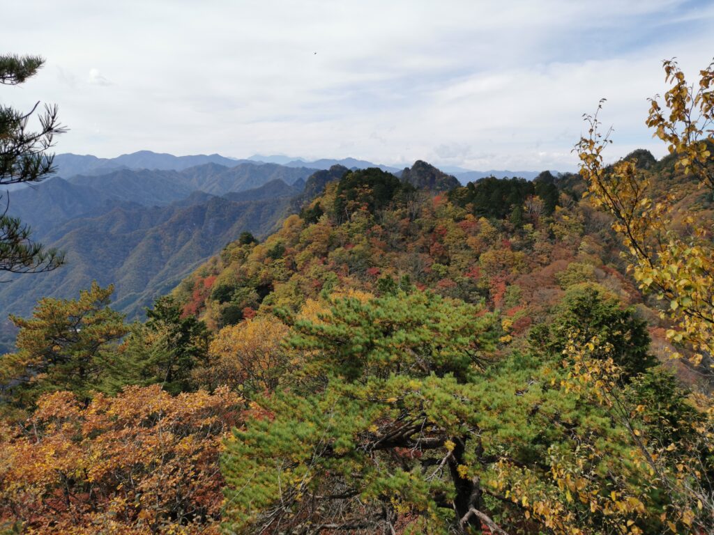 Vistes des del camí a Ryokami