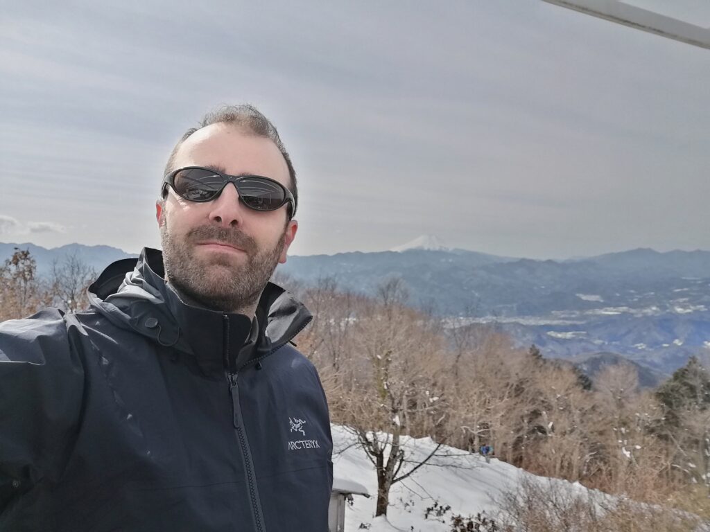 Selfi amb el Fuji de fons, des de el refugi del mont Jinba