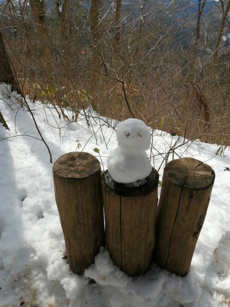 Ninot de nou al camí de Jinba a Takao