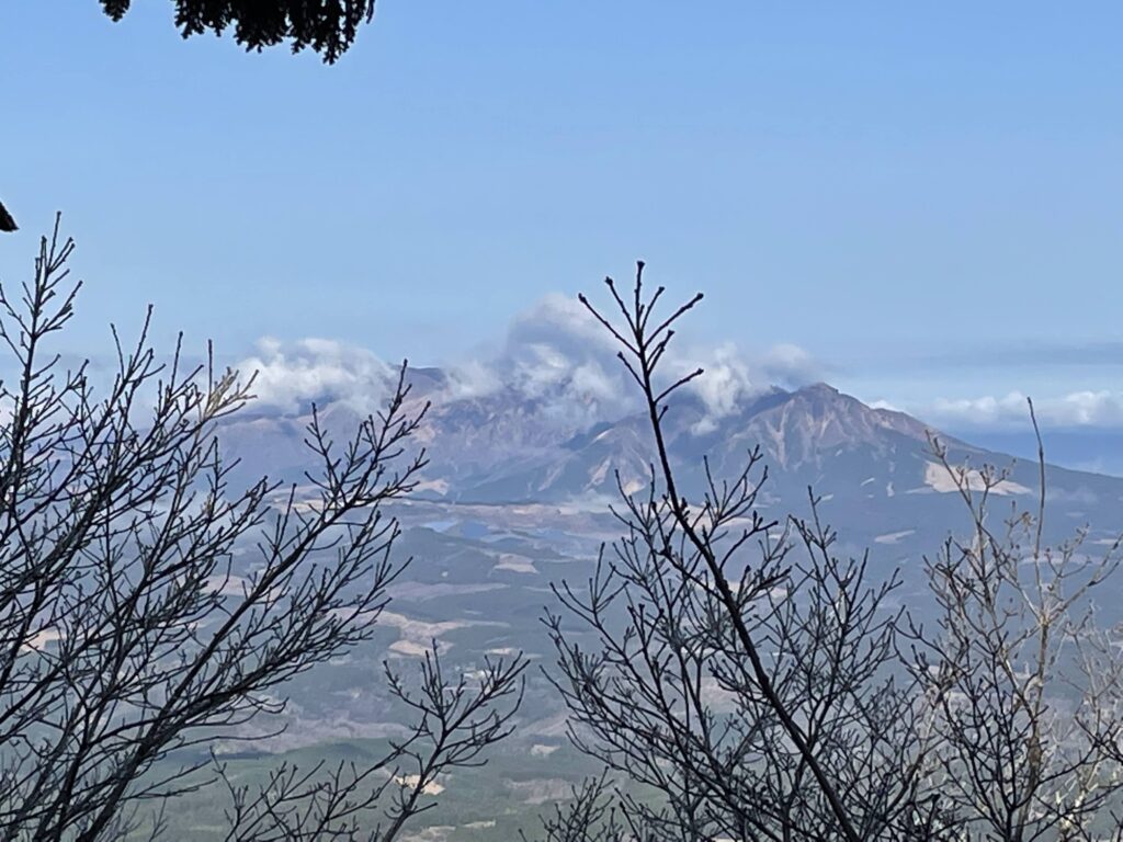 Les muntanyes d'Aso des de la cresta del mont Sobo