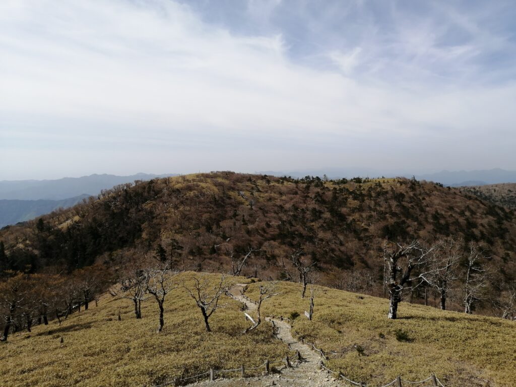 Camí de descens al refugi Awadani