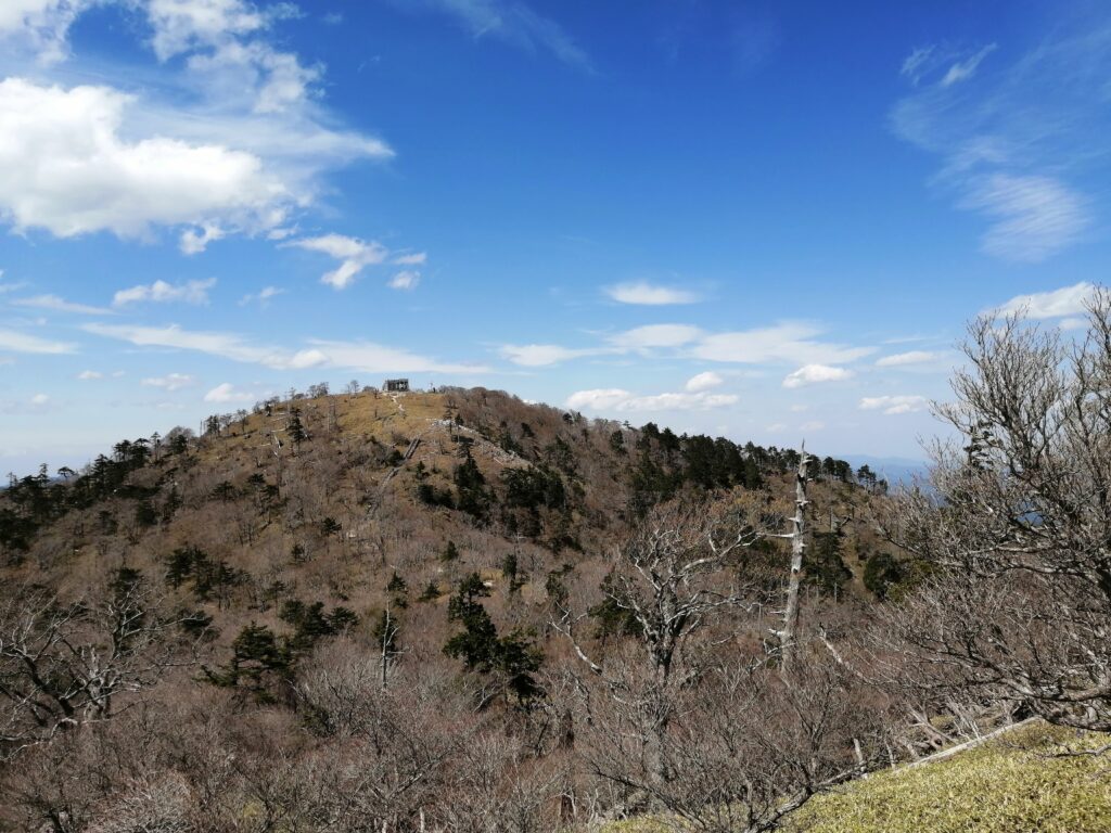 El cim d'Odaigahara des dela distància