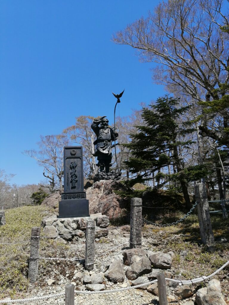 Estàtua de Jinmu, el primer emperador de Japó