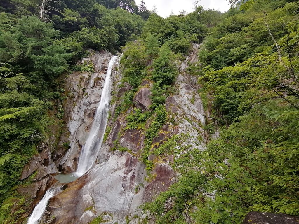 Cascada de camí a Hoo-san