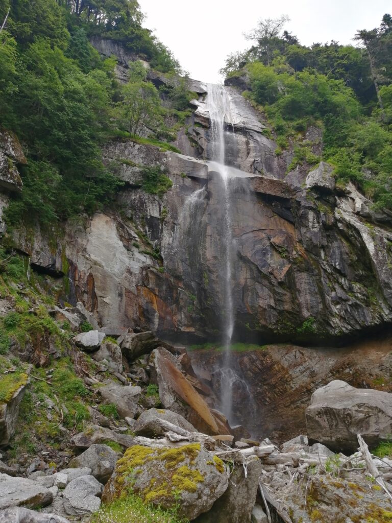 Una altre cascada al camí d'ascens a Hoo-san