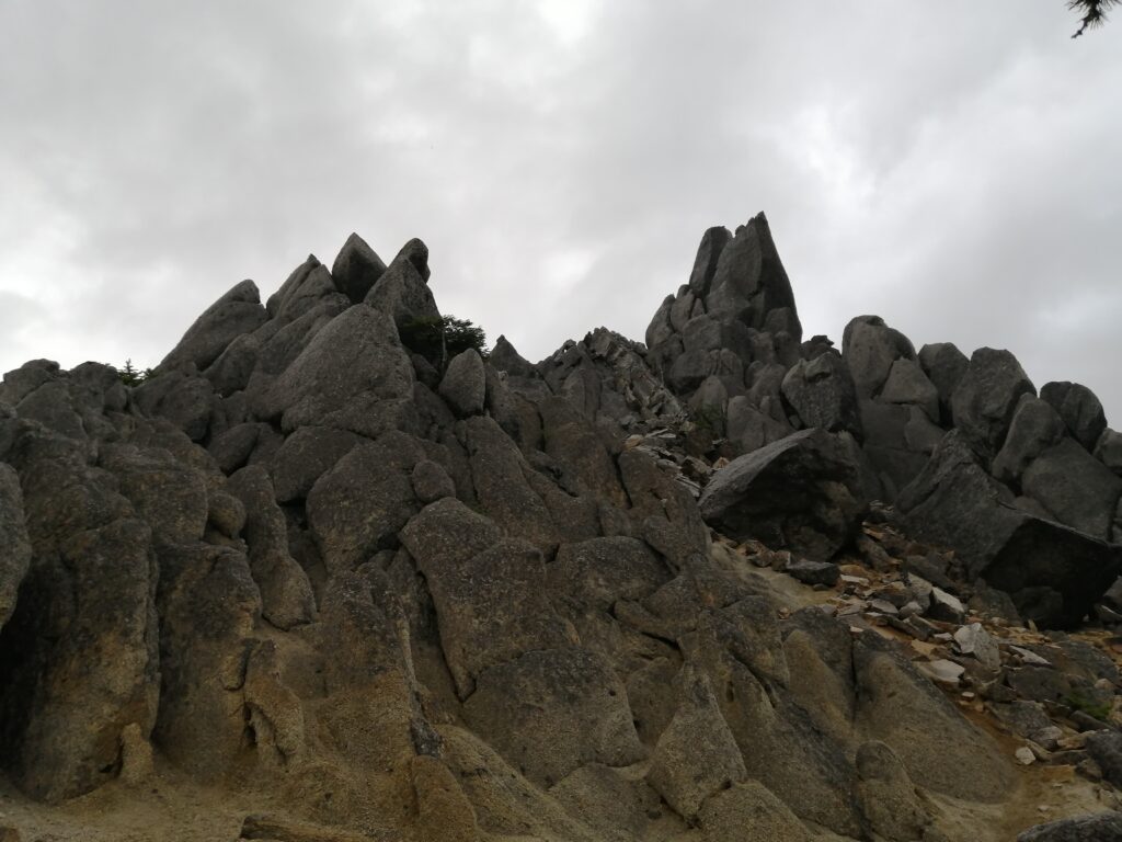 L'obelisc a Jizōdake, a la cresta de Hoo-san