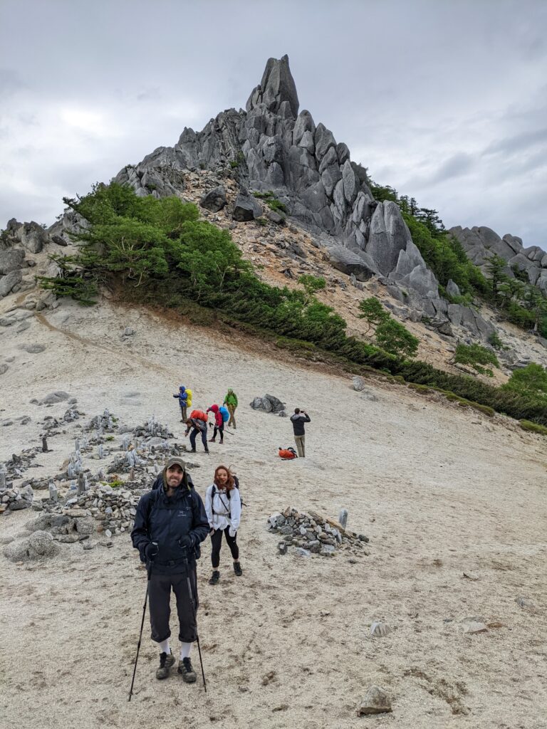 El grup baixant es de Jizōdake, camí del segon pic de Hoo-san